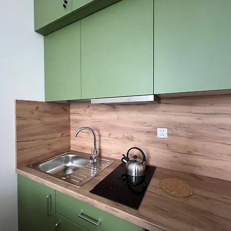 92 Def Apartment *